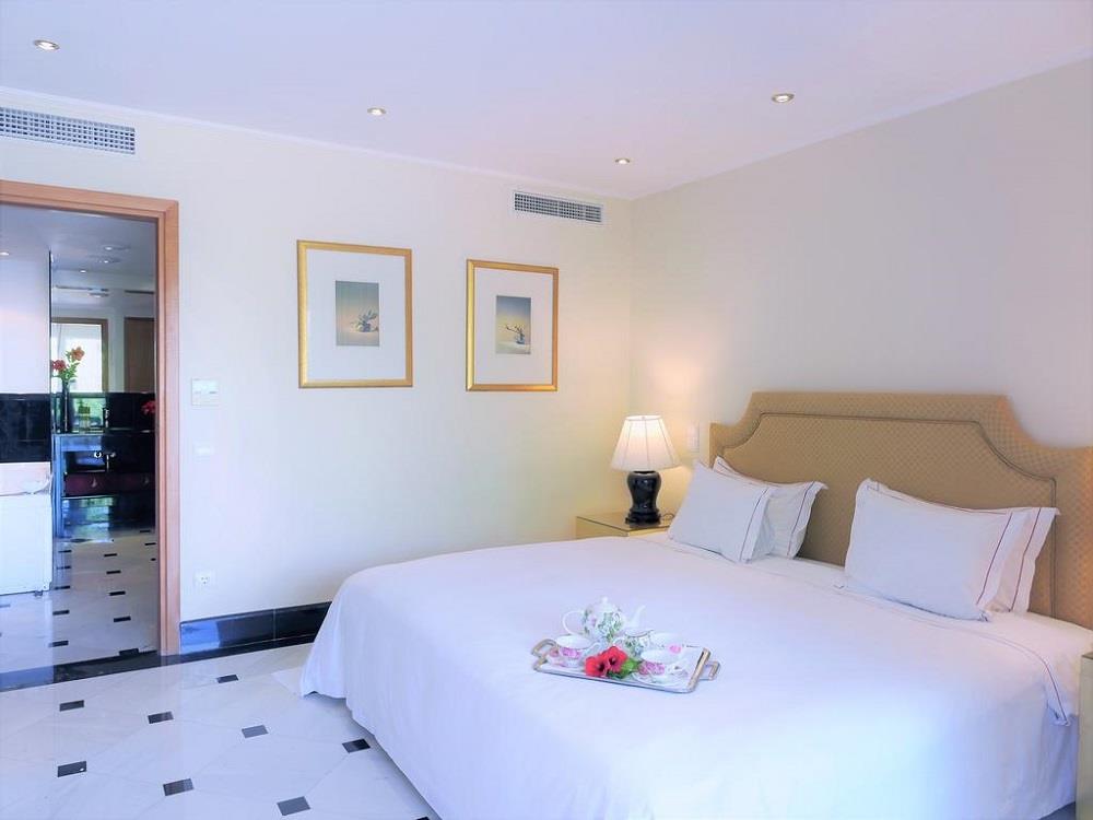 Luxury 1 Bedroom Suite with Sharing Pool