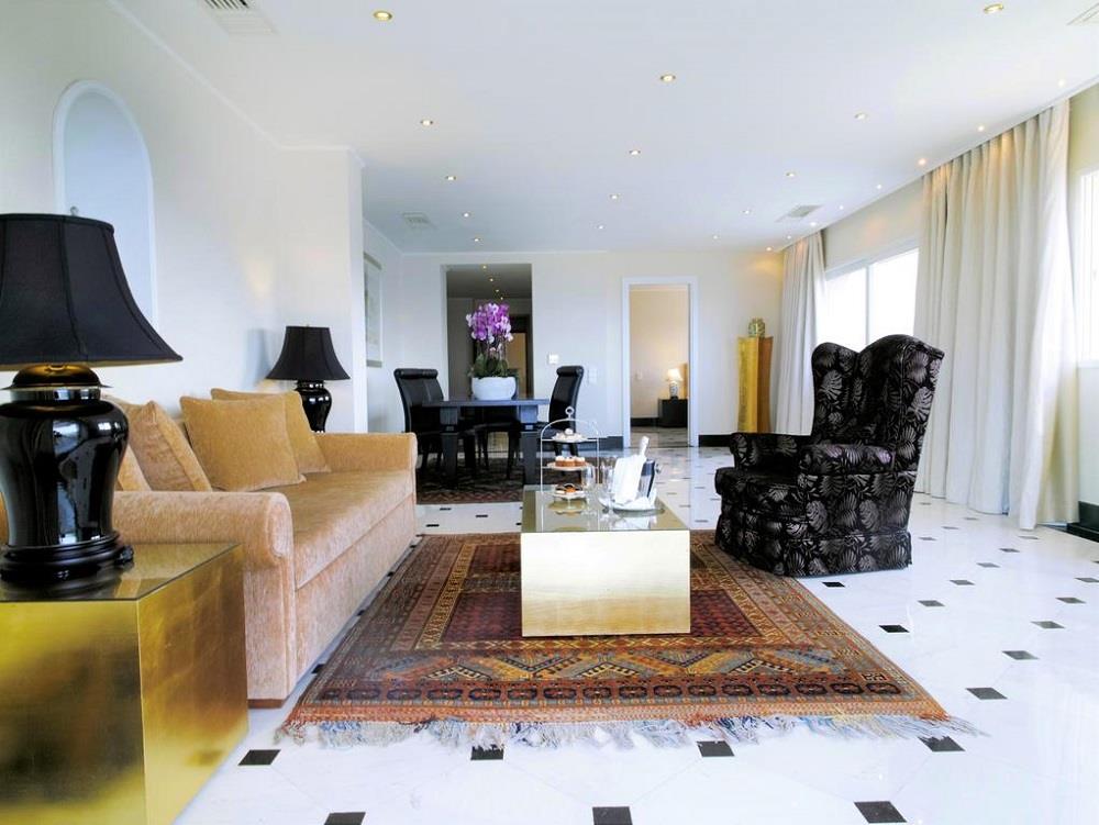 Luxury 2 Bedroom Princess Suite with Hot Tub