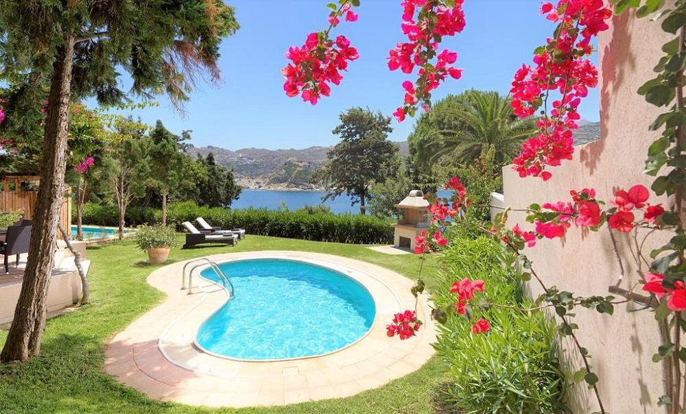 Luxury 2 Bedroom Villa with 2 Lounges & Private Pool