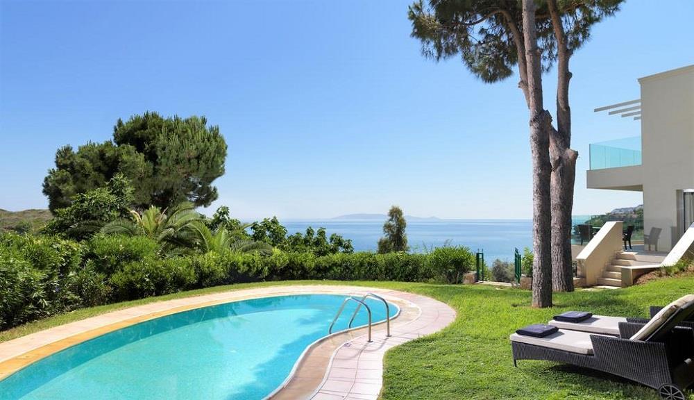 Sea Front 1 Bedroom Suite with Private Pool