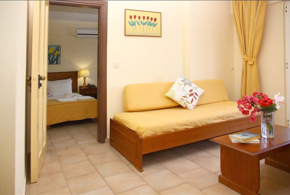 family-room-garden-view