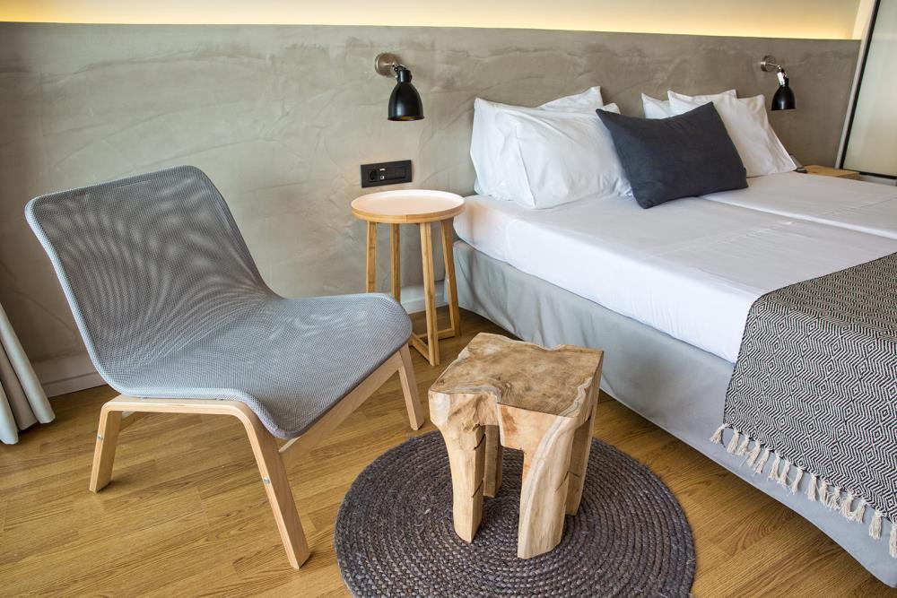 deluxe-room-city-view-img-02-1600x1067