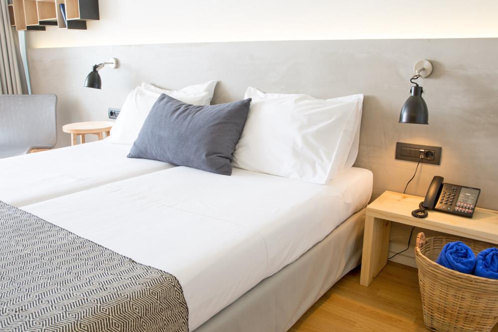 deluxe-room-img-04-1600x1067