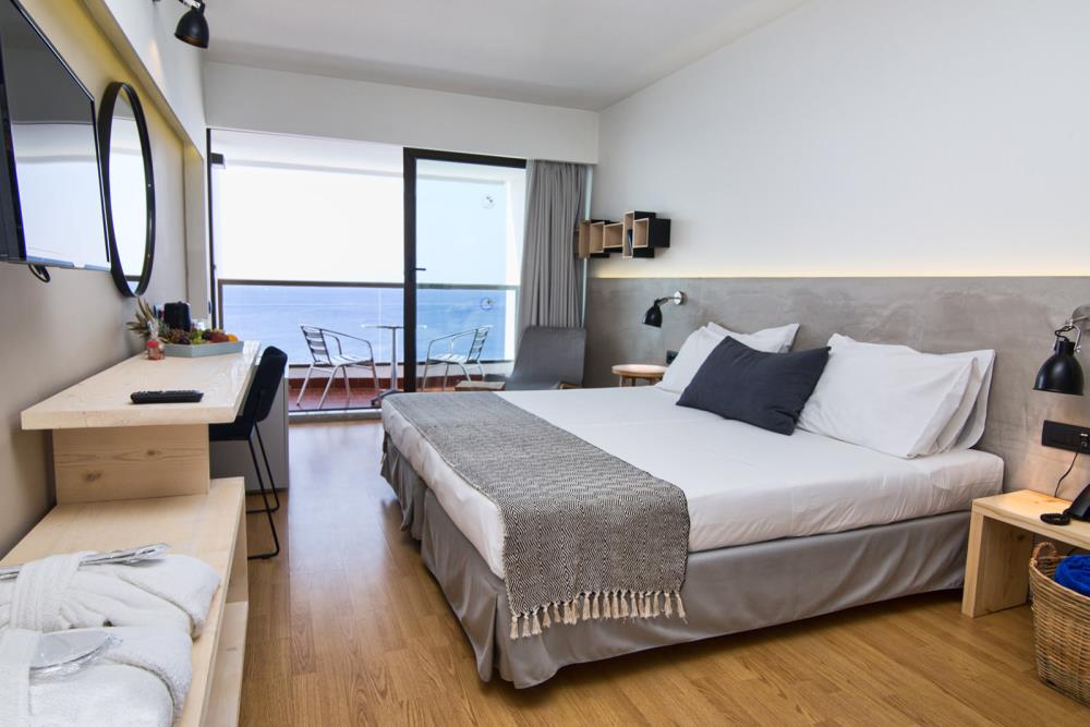 deluxe-room-slider-img-01-1600x1067