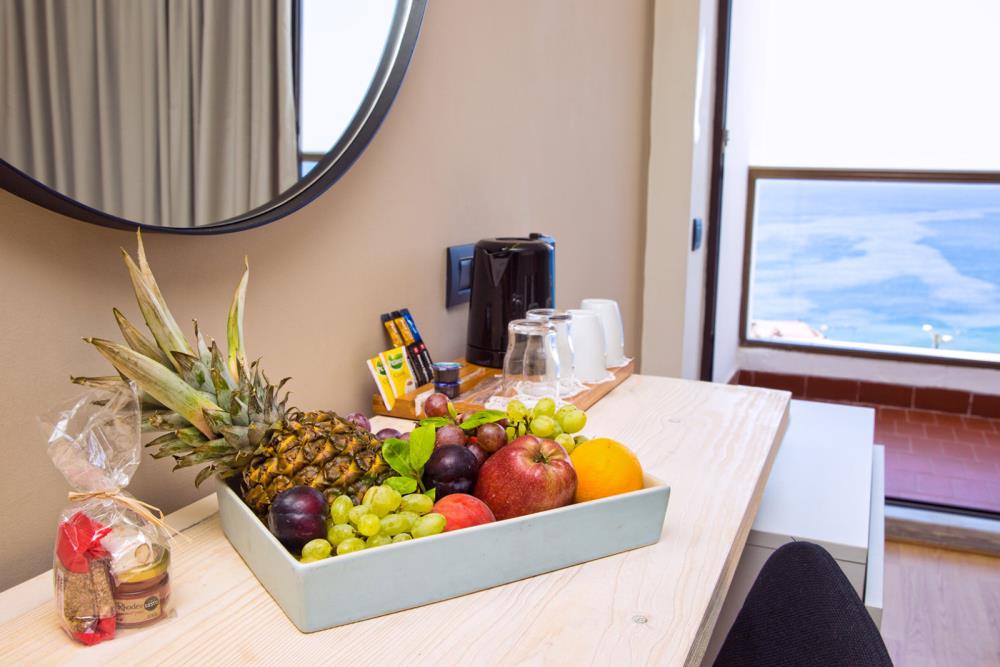 deluxe-room-slider-img-02-1600x1067