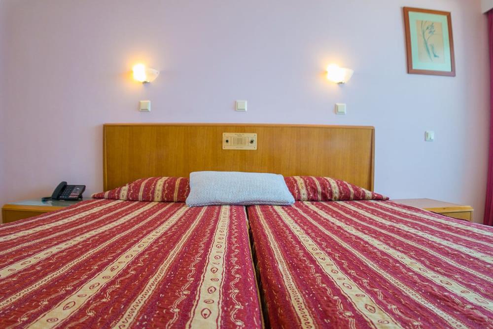 gallery_double_room_bath_02