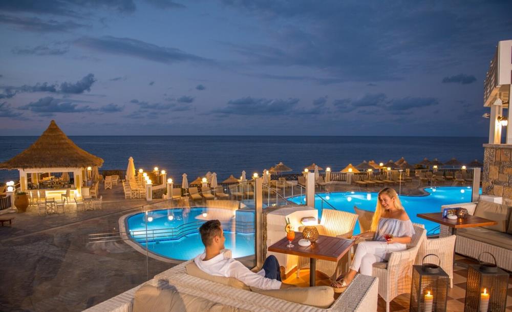 alexander_beach_main-bar-terrace