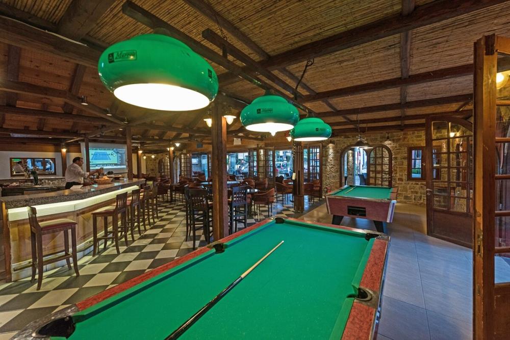 alexander_beach_lounge-interior-pool