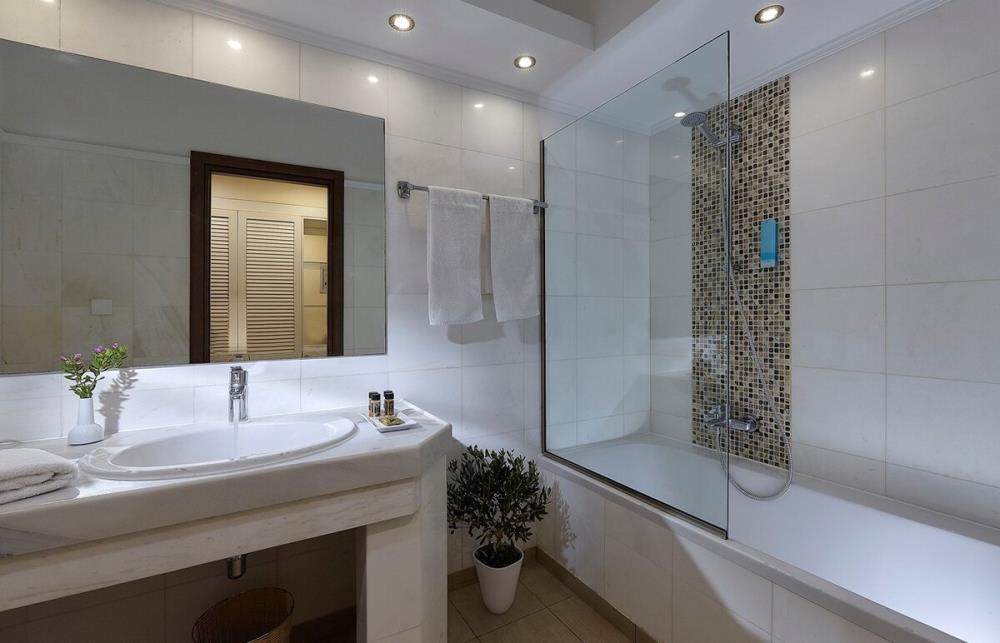 family_or_superior_room_alexander_beach_crete_0500