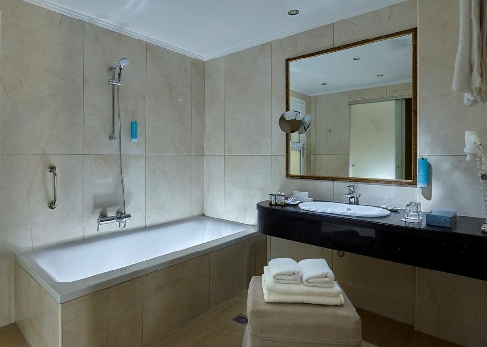 junior-suite-private-pool-4