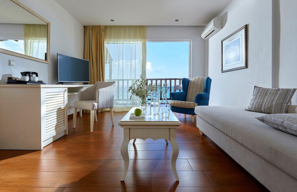 suite_beach_front_alexander_beach_crete_0300656