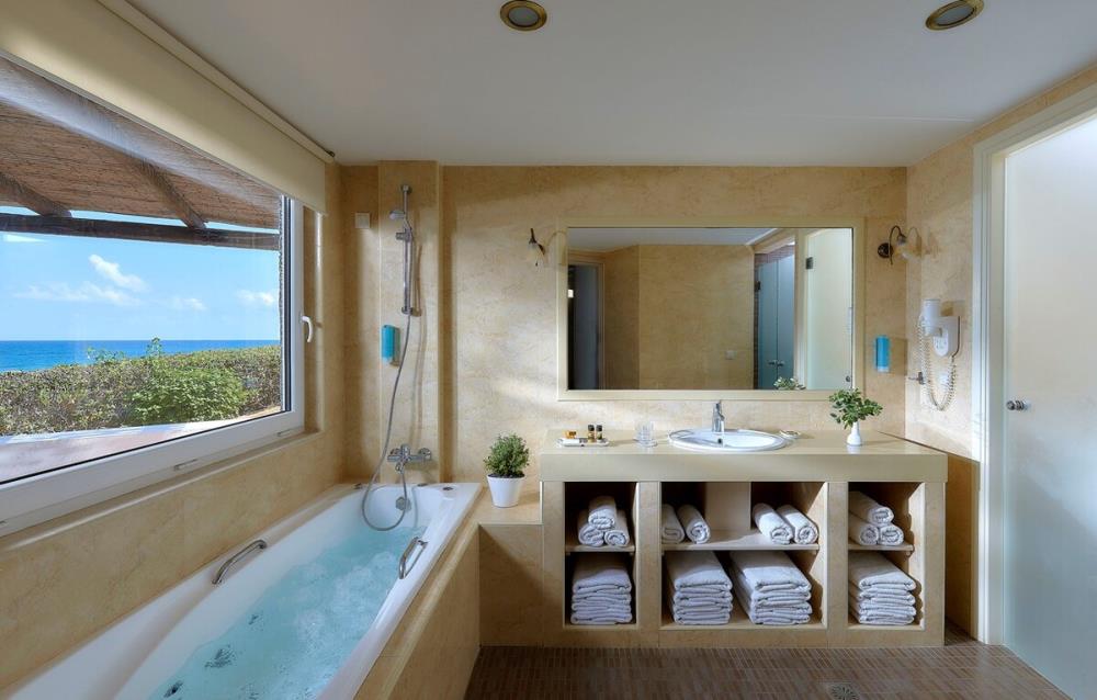 villa_2_bedrooms_beach_front_alexander_beach_crete