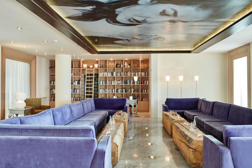 bar