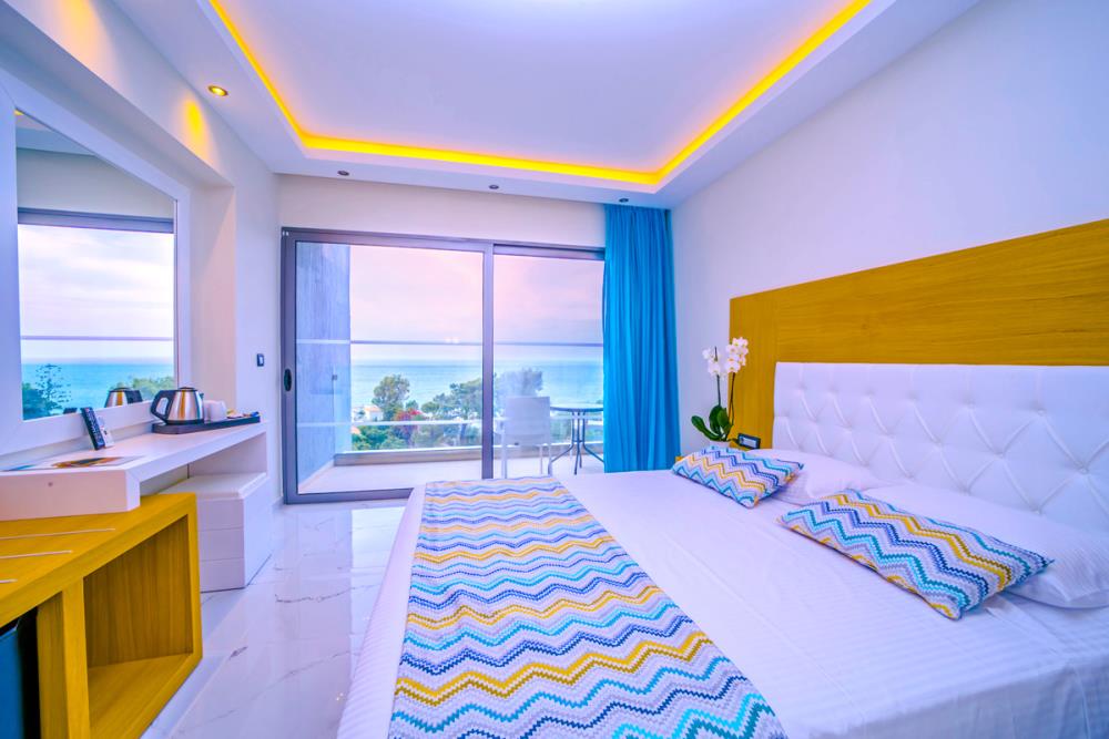 Standard DBL with side or sea view