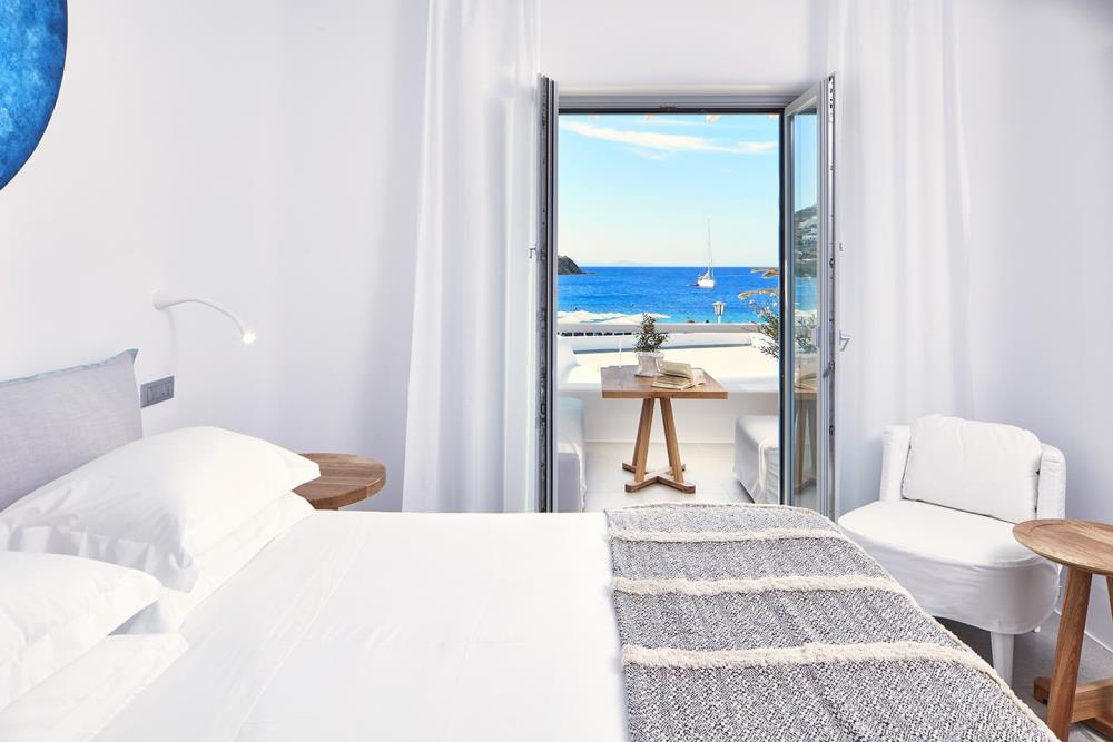 superior-sea-view-bed-view