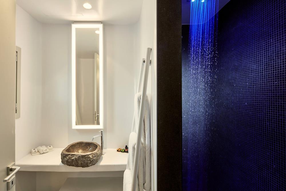 bathroom-full deluxe double 