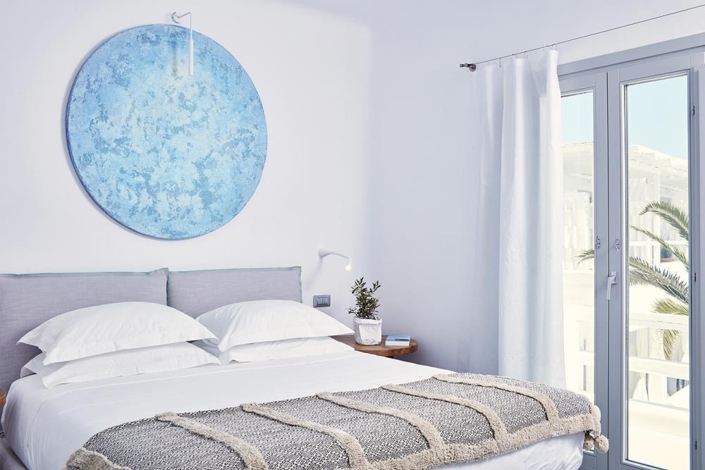 side-sview-bed honeymoon