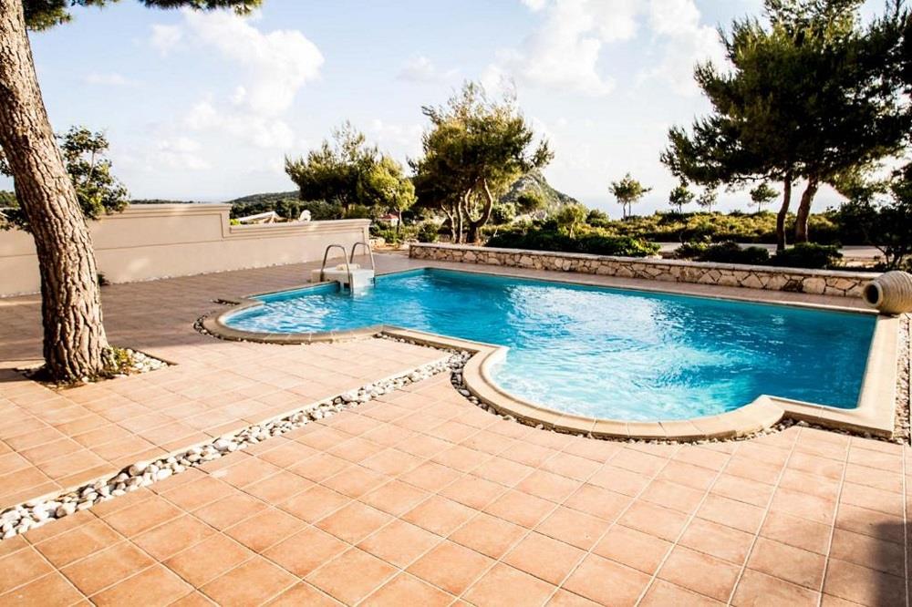 Premium Room Sharing Pool