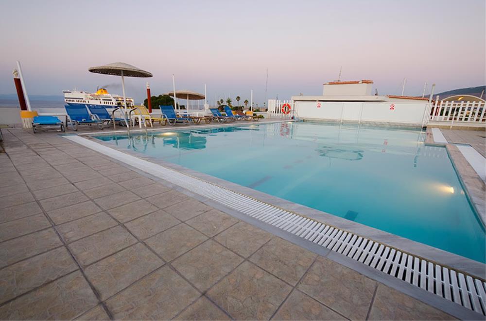 010-kosta-palace-gallery