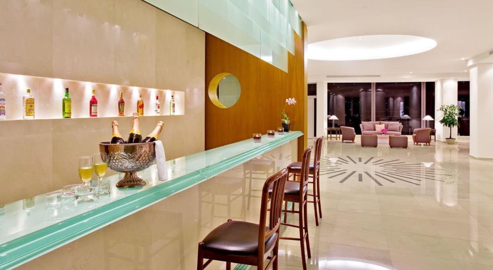 Lobby Champagne & Wine Bar