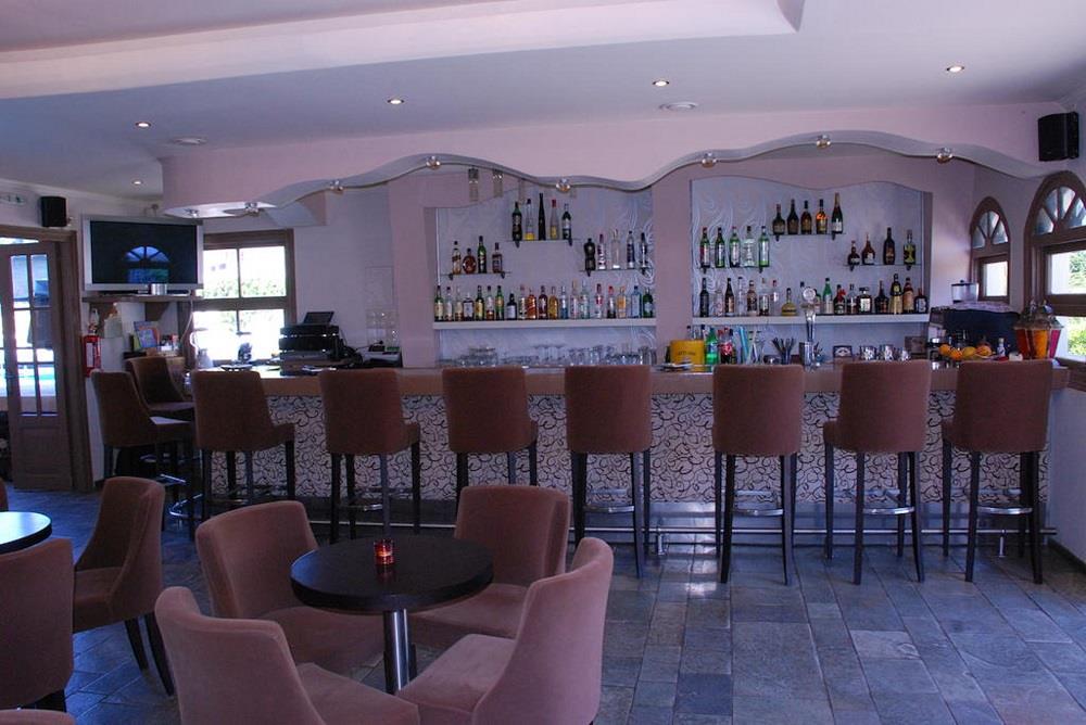 bar