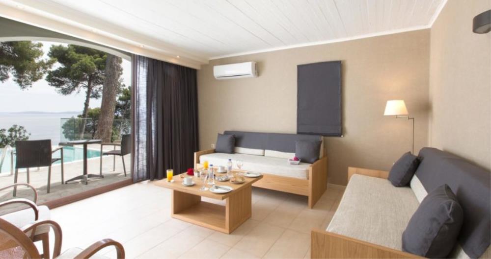 Deluxe Bungalow Sea-Mouse Island View with Private