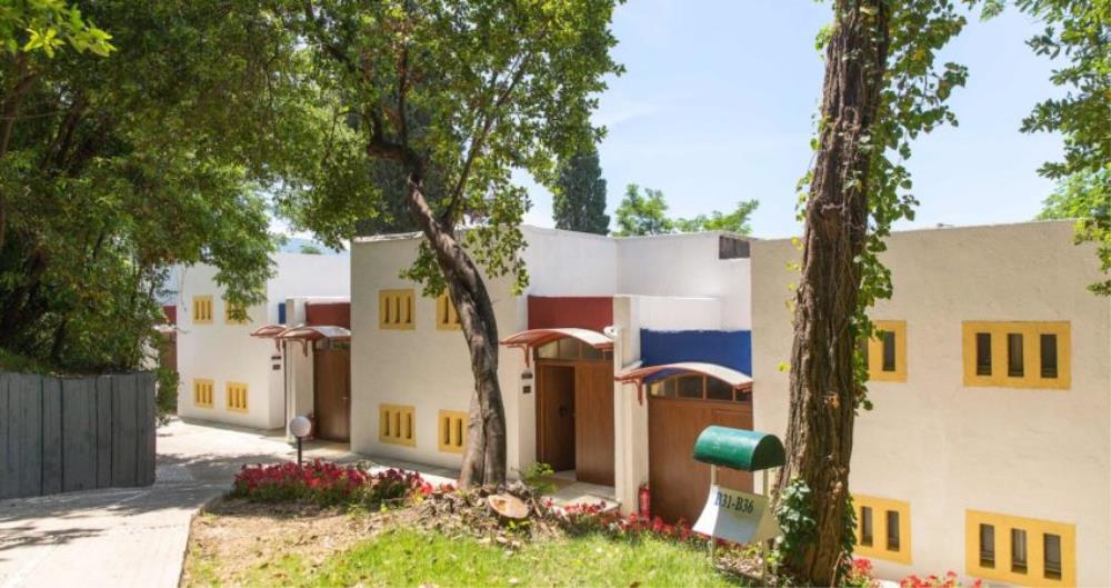 Family Bungalow Garden View1