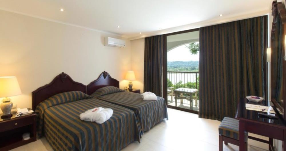 Family Bungalow Garden View3