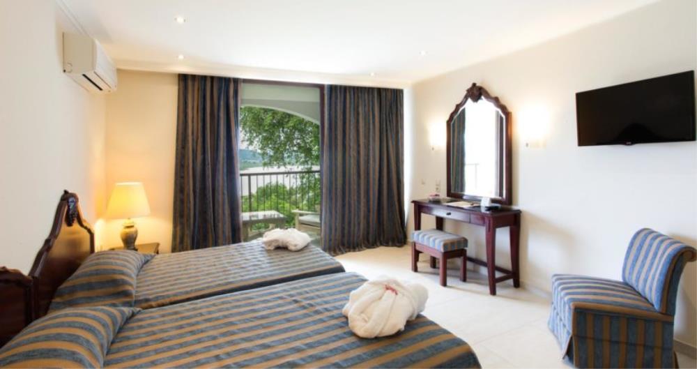 Family Bungalow Garden View4