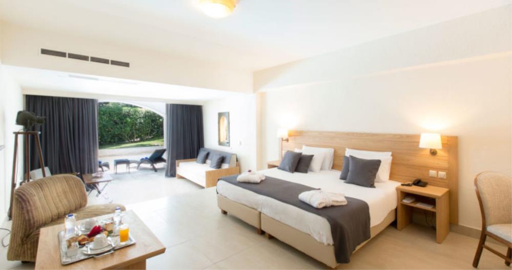 Ionian Blue Suite with Sharing Pool3