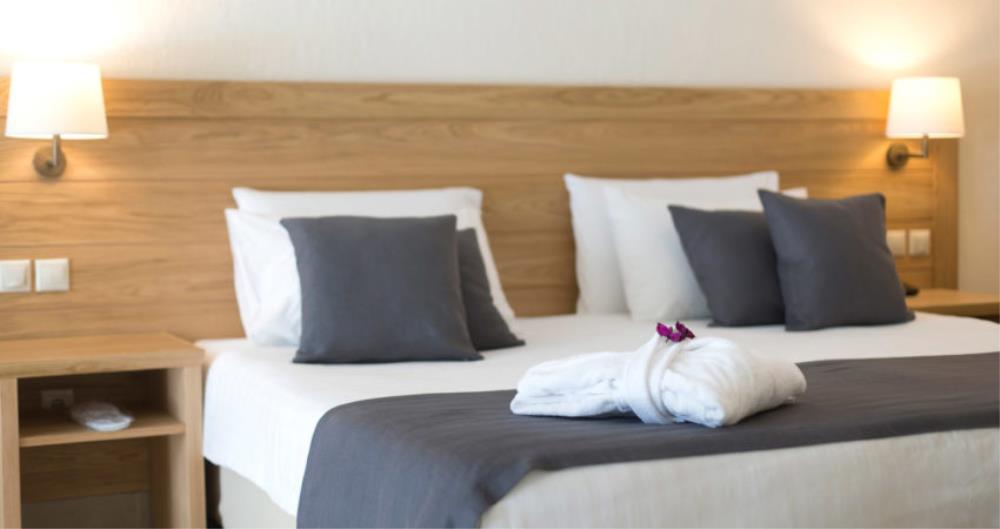 Ionian Blue Suite with Sharing Pool1