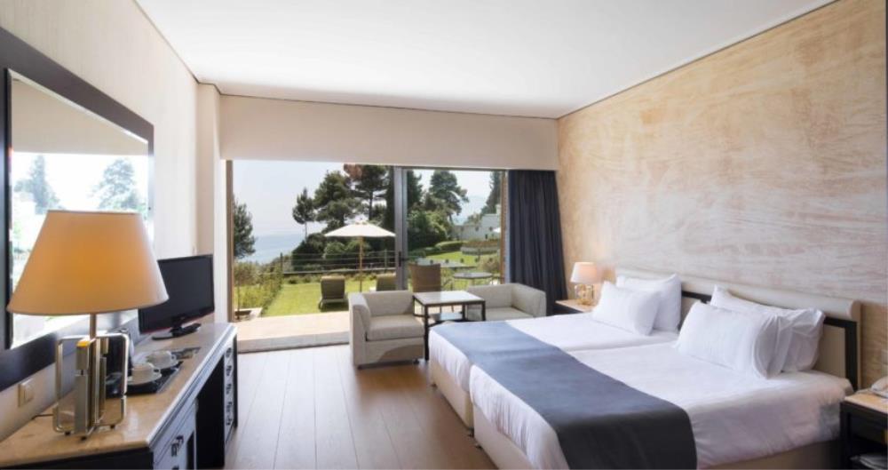 One Bedroom Suite Sea View1