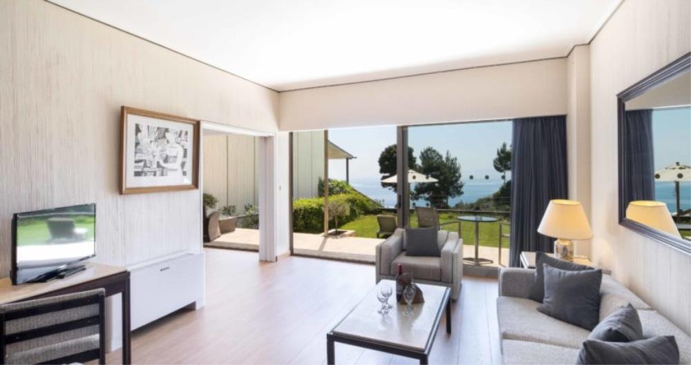 One Bedroom Suite Sea View7