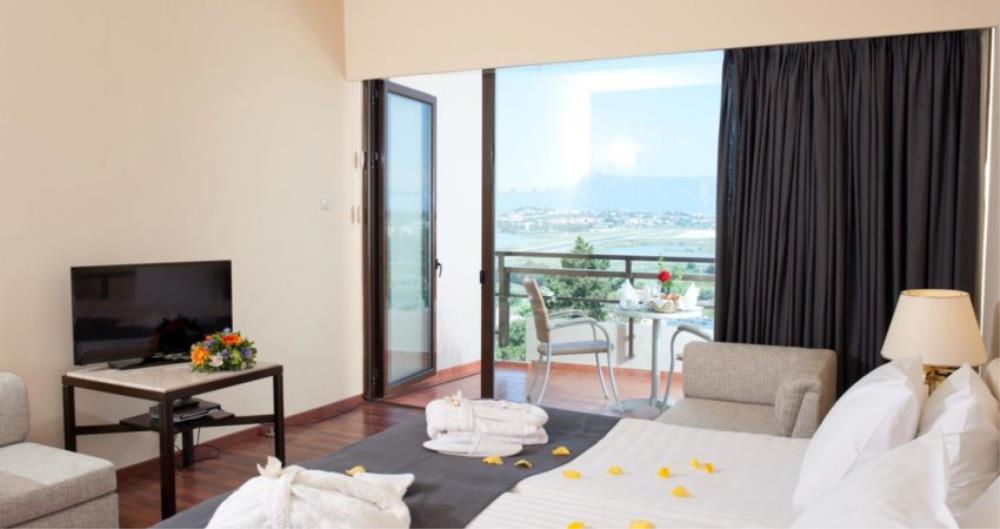 Twin Lake-Ancient Port View