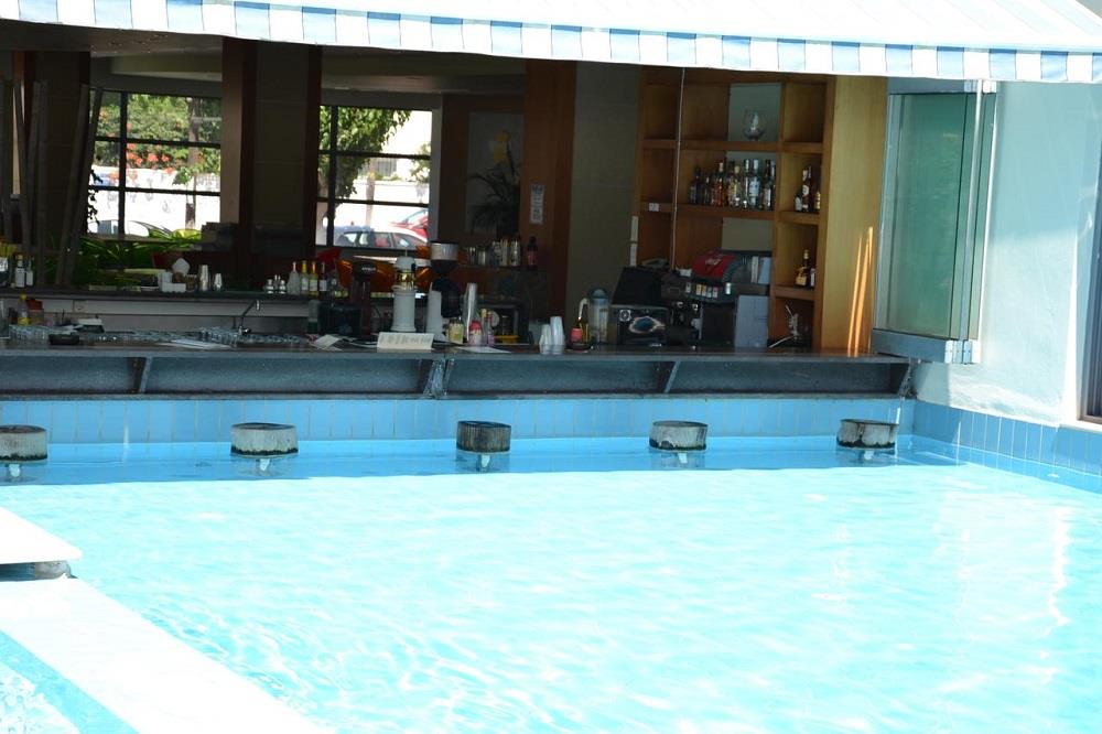 pool bar