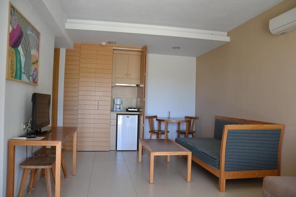 superior private pool room