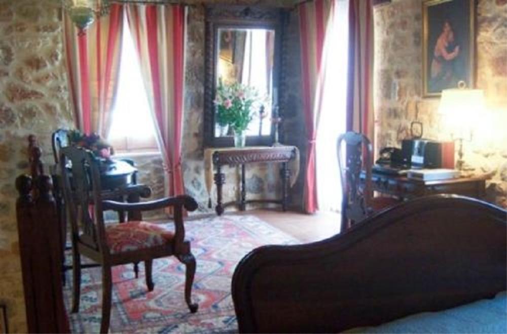 Suite with Hot Tub - Split Level