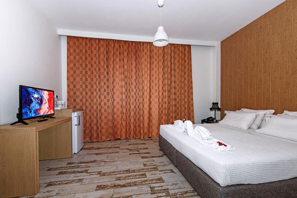 suite with private pool