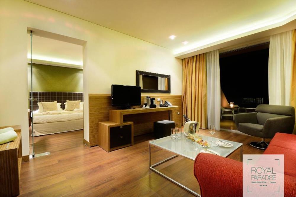 vip suite with outdoor jacuzzi