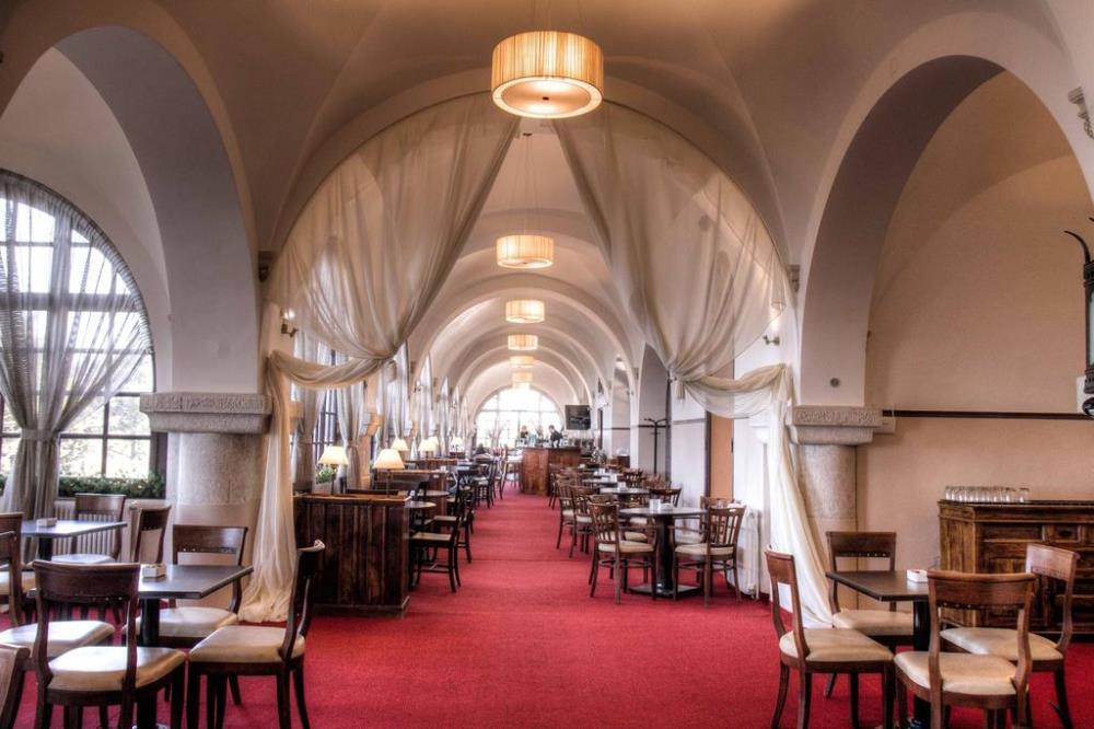 restaurant2