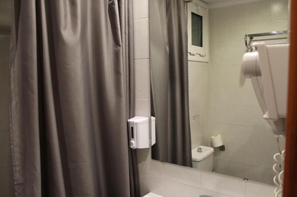 bathroom standard room