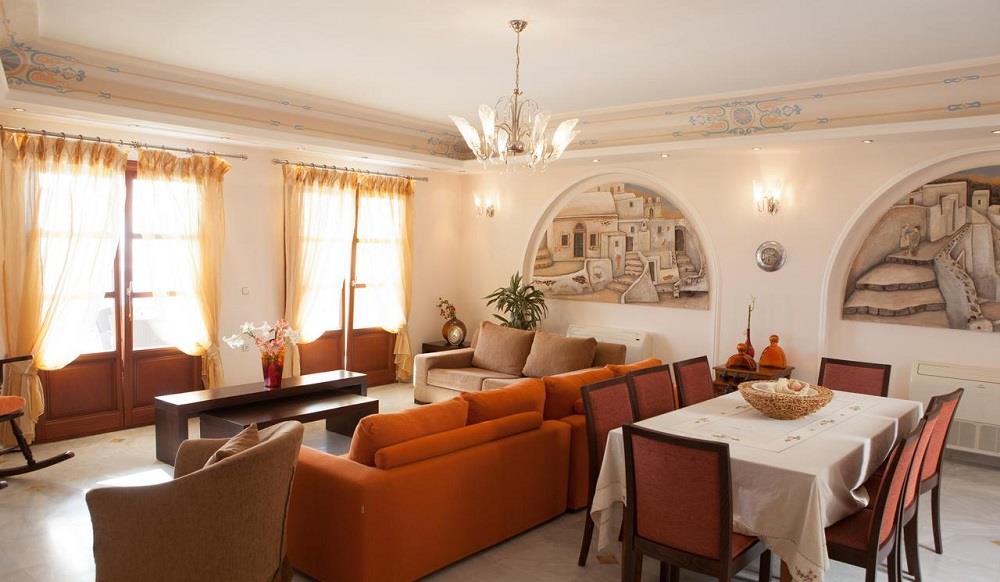 sitting area - lobby