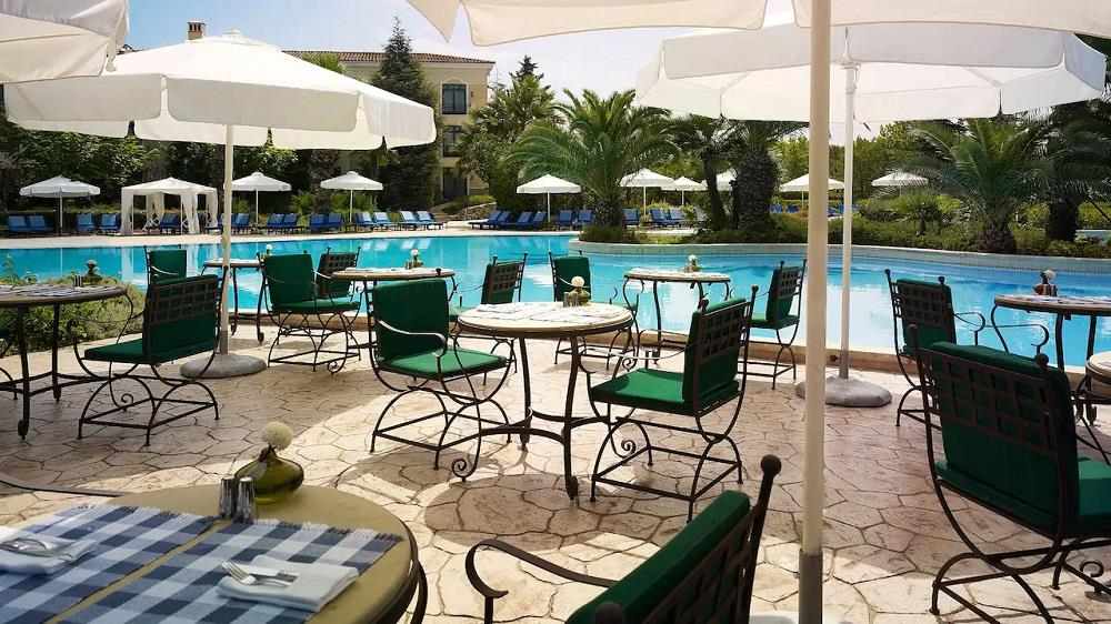 restaurant (pool area)