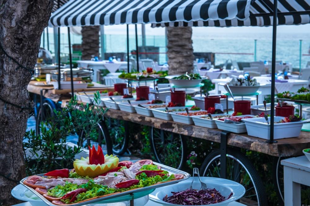 Restaurants & Bars (4)