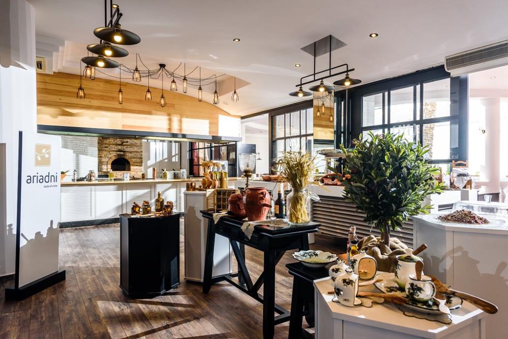 Restaurants & Bars (3)