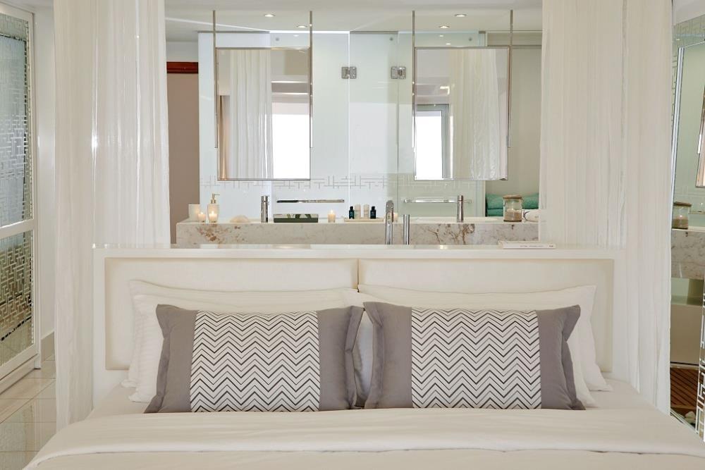 SIGNATURE ISLAND SUITE WITH OUTDOOR JACUZZI (2)