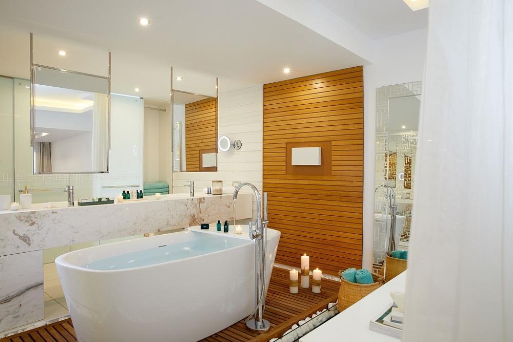 SIGNATURE ISLAND SUITE WITH OUTDOOR JACUZZI (1)