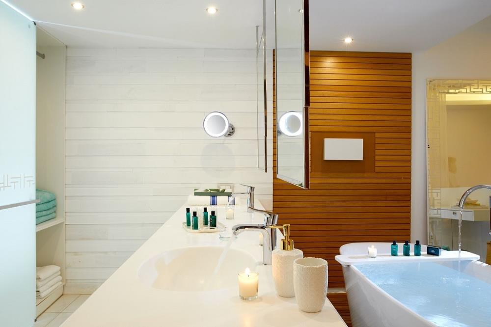 BEACHFRONT ISLAND SUITE (3)