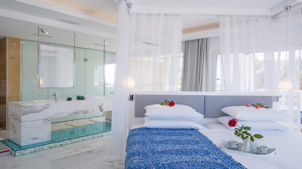 ROYAL CHIC EXCLUSIVE VILLA WITH JACUZZI (2)