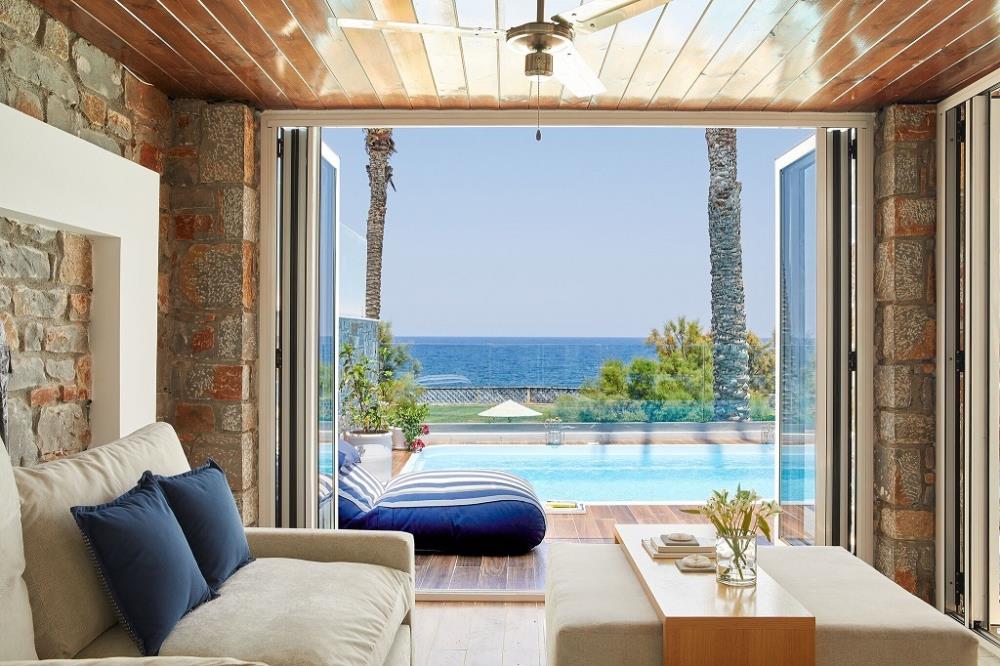 BEACHFRONT ISLAND SUITE WITH PRIVATE POOL (2)